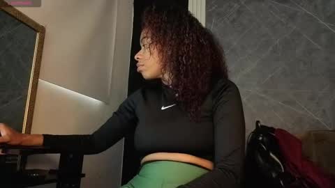 Snapshot of yummyduo chatting on 10-17-25, 11:57 Yummyduo online show from 10-17-25, 11:57