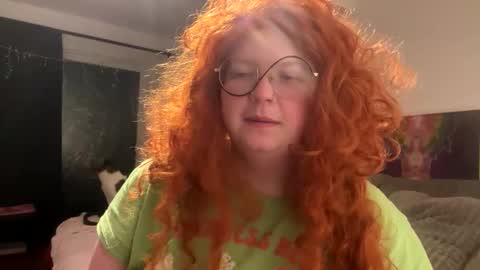 Snapshot of yungnotinnocent chatting on 12-18-25, 10:21 Etta and N online show from 12-18-25, 10:21