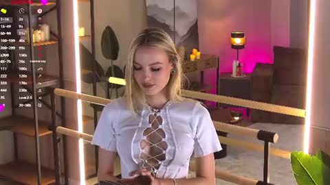 Tessa online show from 07-02-26, 06:25