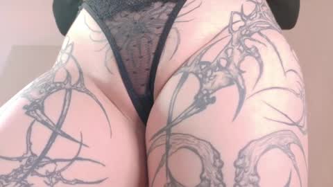 Hi My name Yuriko online show from 05-28-26, 09:39