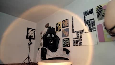 paola online show from 11-12-25, 08:52