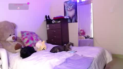 yvonn online show from 10-31-25, 01:28