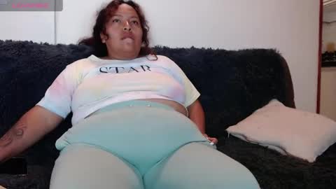Snapshot of yvonn_jlove chatting on 06-09-26, 11:22 yvonn online show from 06-09-26, 11:22