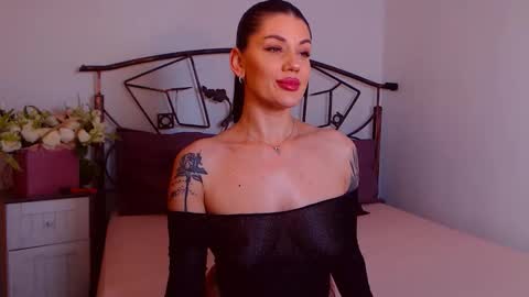 I V Y   online show from 11-10-25, 09:14