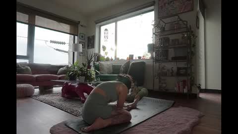 Snapshot of yyuckyy chatting on 01-23-25, 11:47 Yucky online show from 01-23-25, 11:47