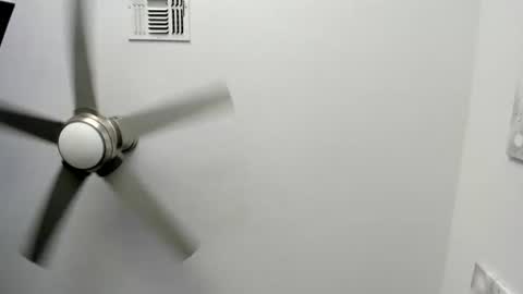 Snapshot of z72890 chatting on 06-12-26, 12:09 See J online show from 06-12-26, 12:09