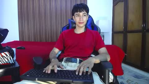 Snapshot of zacktk7 chatting on 12-14-24, 02:53 zack online show from 12-14-24, 02:53