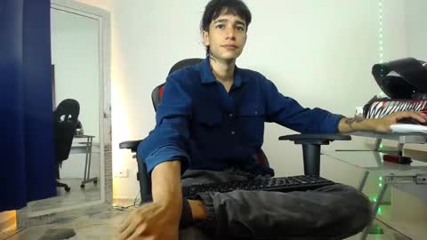 Snapshot of zacktk7 chatting on 12-21-24, 12:09 zack online show from 12-21-24, 12:09