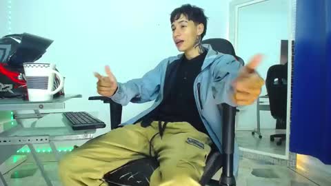 Snapshot of zacktk7 chatting on 12-30-24, 11:17 zack online show from 12-30-24, 11:17