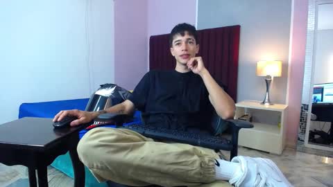 Snapshot of zacktk7 chatting on 12-31-24, 02:25 zack online show from 12-31-24, 02:25