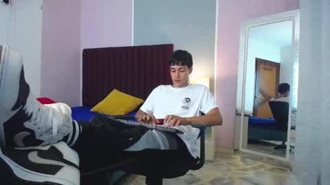 Snapshot of zacktk7 chatting on 01-02-25, 03:40 zack online show from 01-02-25, 03:40