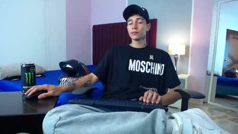 Snapshot of zacktk7 chatting on 01-03-25, 09:05 zack online show from 01-03-25, 09:05