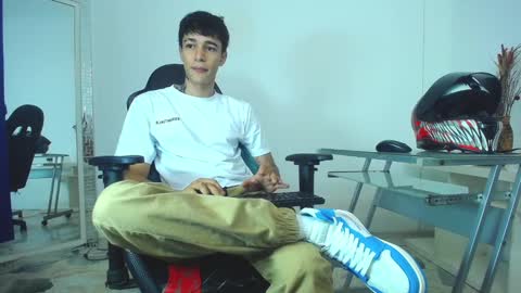 Snapshot of zacktk7 chatting on 01-06-25, 09:00 zack online show from 01-06-25, 09:00