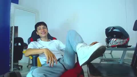 Snapshot of zacktk7 chatting on 01-10-25, 12:06 zack online show from 01-10-25, 12:06