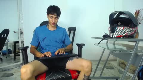 Snapshot of zacktk7 chatting on 01-16-25, 08:03 zack online show from 01-16-25, 08:03