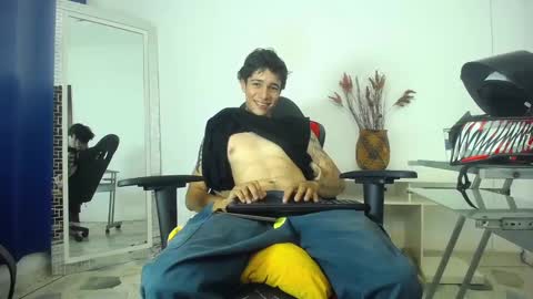 Snapshot of zacktk7 chatting on 01-21-25, 09:04 zack online show from 01-21-25, 09:04