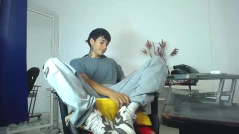 Snapshot of zacktk7 chatting on 01-24-25, 05:42 zack online show from 01-24-25, 05:42