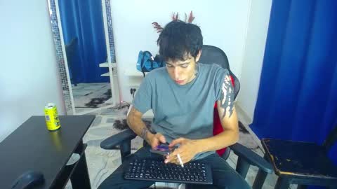 Snapshot of zacktk7 chatting on 01-29-25, 09:39 zack online show from 01-29-25, 09:39