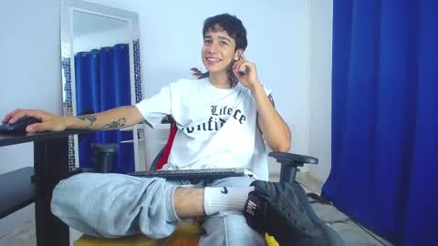 Snapshot of zacktk7 chatting on 02-01-25, 02:02 zack online show from 02-01-25, 02:02