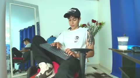 Snapshot of zacktk7 chatting on 02-11-25, 08:52 zack online show from 02-11-25, 08:52