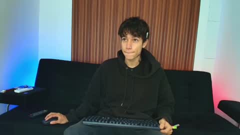 Snapshot of zacktk7 chatting on 02-17-25, 09:19 zack online show from 02-17-25, 09:19