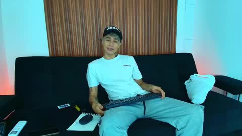 Snapshot of zacktk7 chatting on 02-25-25, 08:09 zack online show from 02-25-25, 08:09