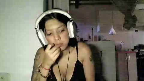 Zafiro online show from 06-07-26, 05:49
