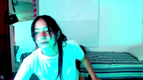 Snapshot of zainasiddiqui chatting on 10-27-25, 01:48 Zaina online show from 10-27-25, 01:48