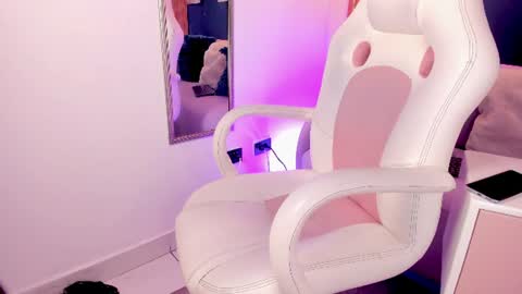 Snapshot of zaira_foox chatting on 06-15-26, 10:50 Zaira online show from 06-15-26, 10:50