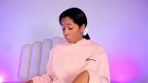 Zaira online show from 11-25-25, 01:55