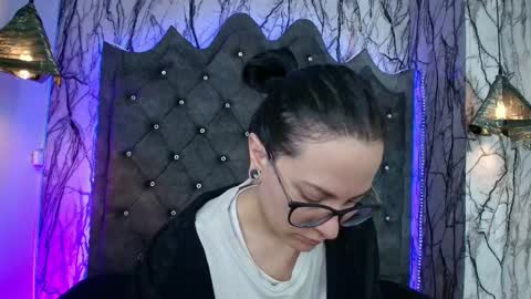   online show from 09-18-25, 06:32