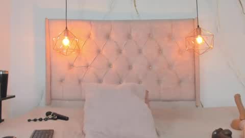 ZAMIRA online show from 05-18-26, 04:24