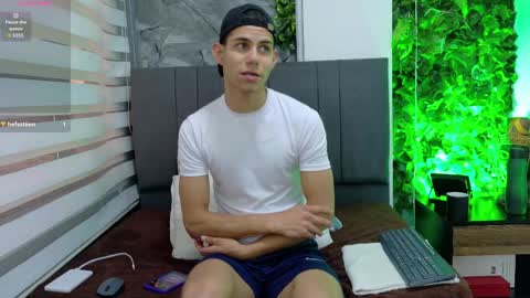 Snapshot of zamirscott chatting on 04-10-26, 12:43 Zamir online show from 04-10-26, 12:43