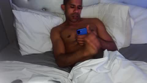 Snapshot of zamoraedii1994 chatting on 12-23-24, 05:00 Edii online show from 12-23-24, 05:00