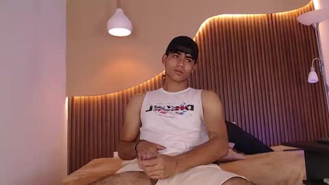 Snapshot of zander_2120 chatting on 02-12-25, 01:37 Zander online show from 02-12-25, 01:37