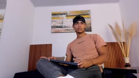 Snapshot of zander_2120 chatting on 09-12-25, 01:11 Zander online show from 09-12-25, 01:11