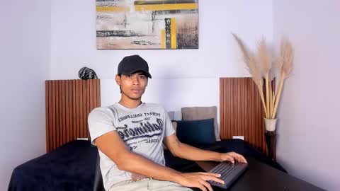 Snapshot of zander_2120 chatting on 10-13-25, 01:11 Zander online show from 10-13-25, 01:11