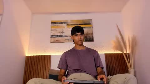 Snapshot of zander_2120 chatting on 10-25-25, 01:18 Zander online show from 10-25-25, 01:18