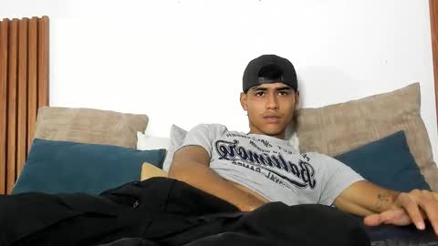 Snapshot of zander_2120 chatting on 10-31-25, 01:23 Zander online show from 10-31-25, 01:23