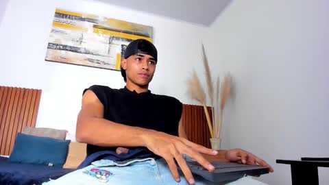 Snapshot of zander_2120 chatting on 11-05-25, 01:33 Zander online show from 11-05-25, 01:33