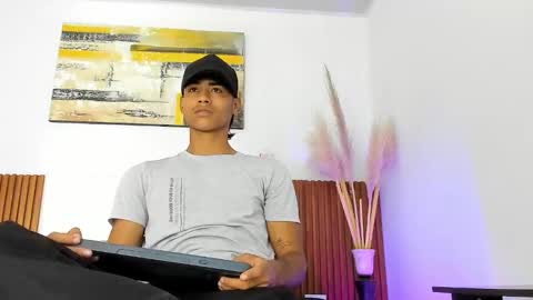 Snapshot of zander_2120 chatting on 11-09-25, 01:31 Zander online show from 11-09-25, 01:31