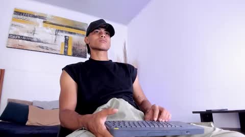 Snapshot of zander_2120 chatting on 11-15-25, 01:40 Zander online show from 11-15-25, 01:40