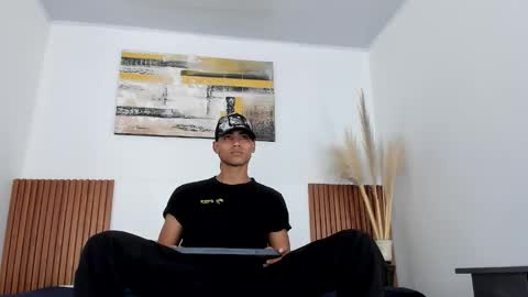 Snapshot of zander_2120 chatting on 11-21-25, 01:32 Zander online show from 11-21-25, 01:32