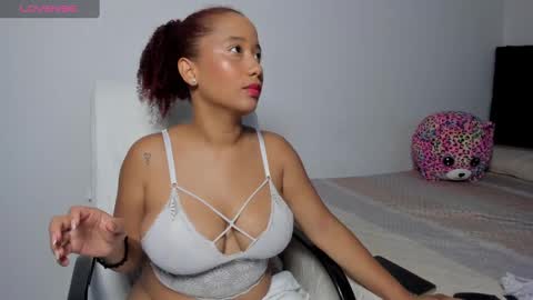 Snapshot of zandra_kiman chatting on 01-05-25, 10:53 Zandra online show from 01-05-25, 10:53