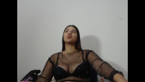 Snapshot of zaphiro__skye chatting on 06-15-26, 08:49 Skye online show from 06-15-26, 08:49