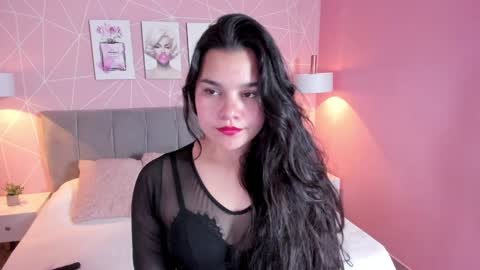 Snapshot of zara__sweet chatting on 12-31-24, 03:42 Zara Sweet online show from 12-31-24, 03:42