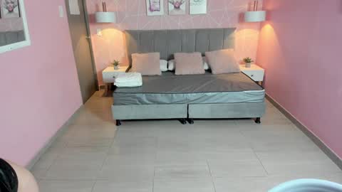 Snapshot of zara__sweet chatting on 01-17-25, 12:42 Zara Sweet online show from 01-17-25, 12:42
