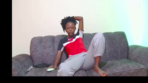 Snapshot of zara_lae chatting on 12-18-25, 10:43 nicky online show from 12-18-25, 10:43