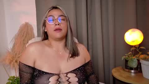 Zara Nova online show from 06-23-26, 11:03