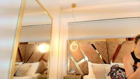 Zarah Andrews online show from 12-15-25, 11:58